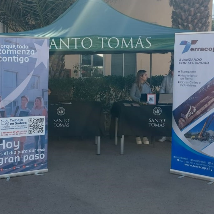 /estudiantes-titulados-y-empresas-participaron-en-feria-de-empleabilidad
