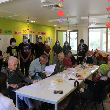Adultos mayores del ELEAM Copiapó participan en talleres de fomento lector