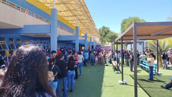 Extensas filas marcan el desarrollo de la jornada electoral en Atacama