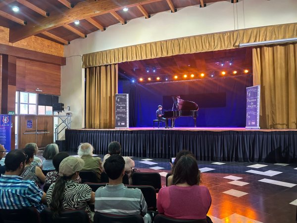 Joven pianista copiapino cerró proyecto cultural con emotivo concierto gratuito en Copiapó