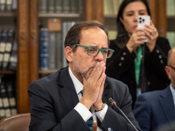 Mulet confirma voto a favor de legislar la “Reconstrucción Nacional” pero advierte que invariabilidad tributaria “es perder soberanía”