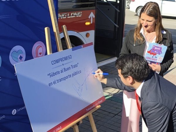 Autoridades de Atacama impulsan campaña “Súbete al Buen Trato” para promover el respeto entre estudiantes y conductores del transporte público