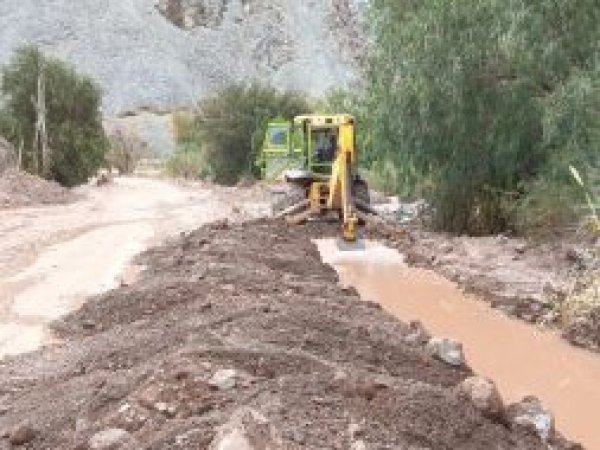 MOP mantiene amplio despliegue de maquinaria para recuperar y resguardar la conectividad en Alto del Carmen