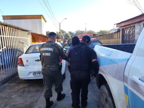 Carabineros detuvo dos personas por receptación de motocicleta robada y órdenes de aprehensión vigentes