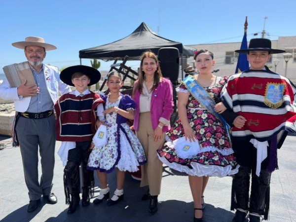 Gobierno en terreno reunió a la comunidad y dio inicio al mes de la patria con tradicional esquinazo en Chañaral