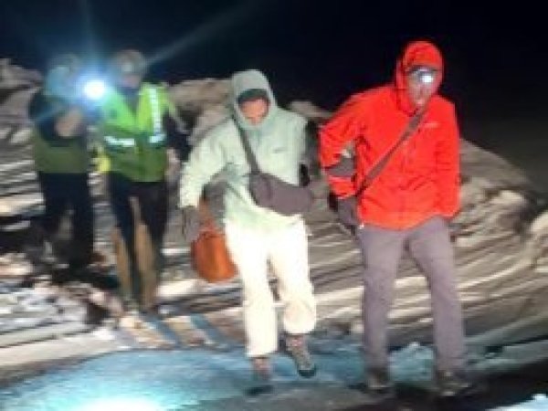 Carabineros localizó a ciudadanos argentinos atrapados por la nieve en sector cordillerano