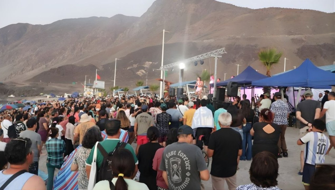 /baile-musica-y-axe-encendieron-playa-tierra-del-moro-en-pleno-verano