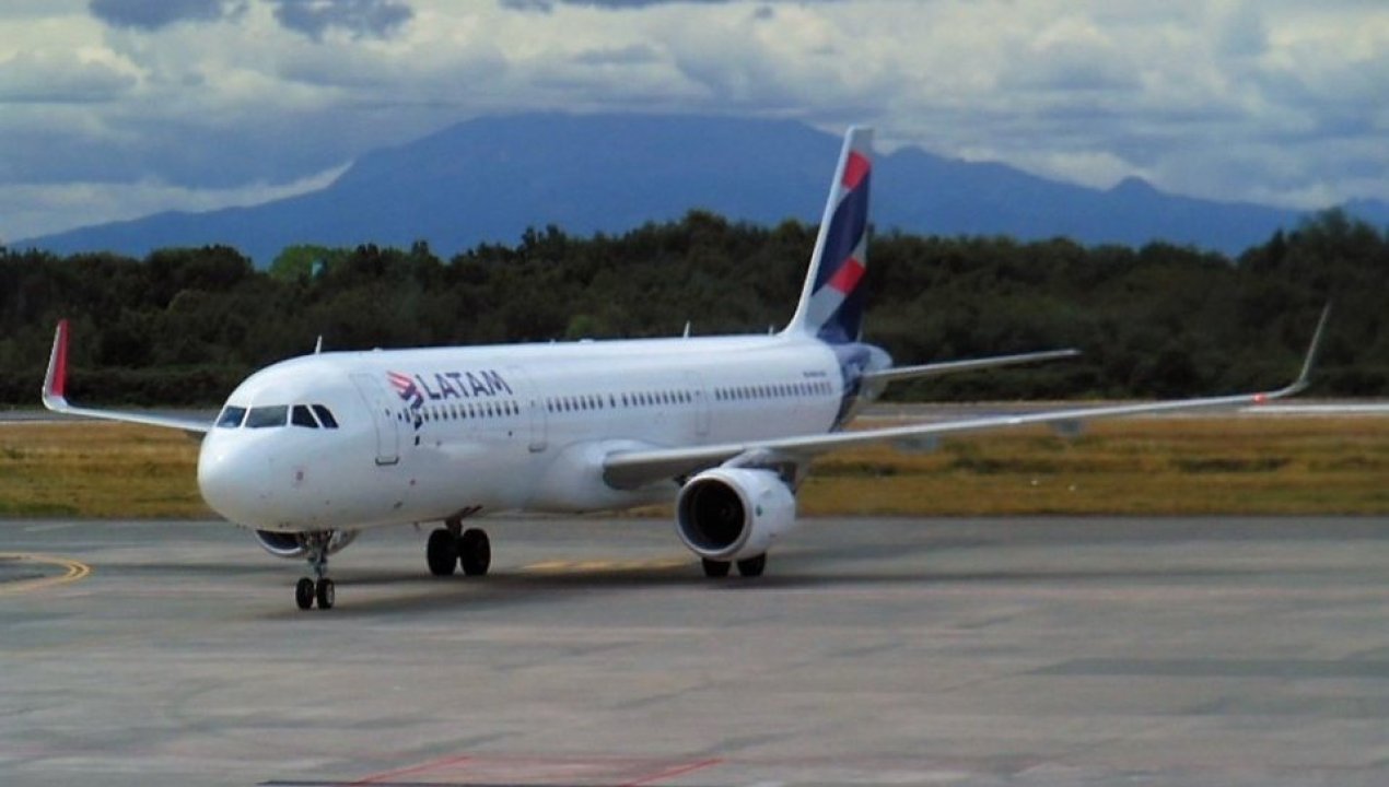 /detienen-a-pasajero-uruguayo-por-aviso-de-bomba-en-vuelo-latam-rumbo-a