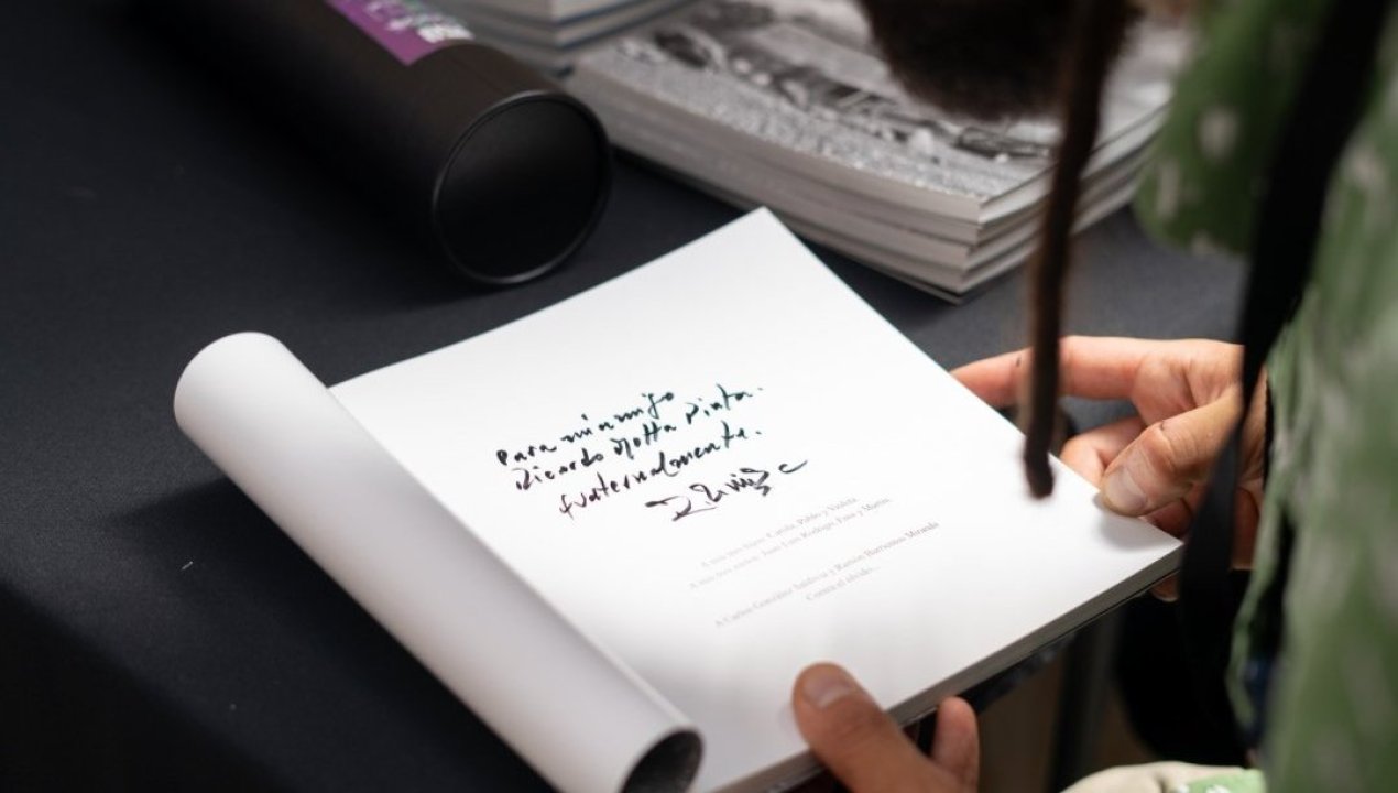 /ultimo-dia-de-la-feria-de-arte-sur-venir-en-puerto-montt-remate-de-obras