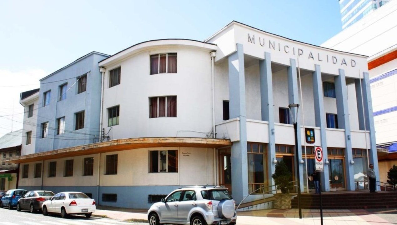 /contraloria-destapa-grave-falla-en-puerto-montt-municipio-contrato