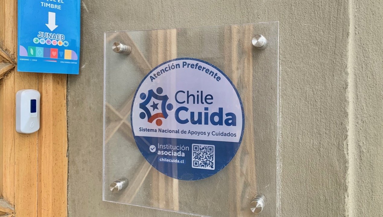 /junaeb-magallanes-recibio-el-sello-chile-cuida-que-certifica-la-atencion