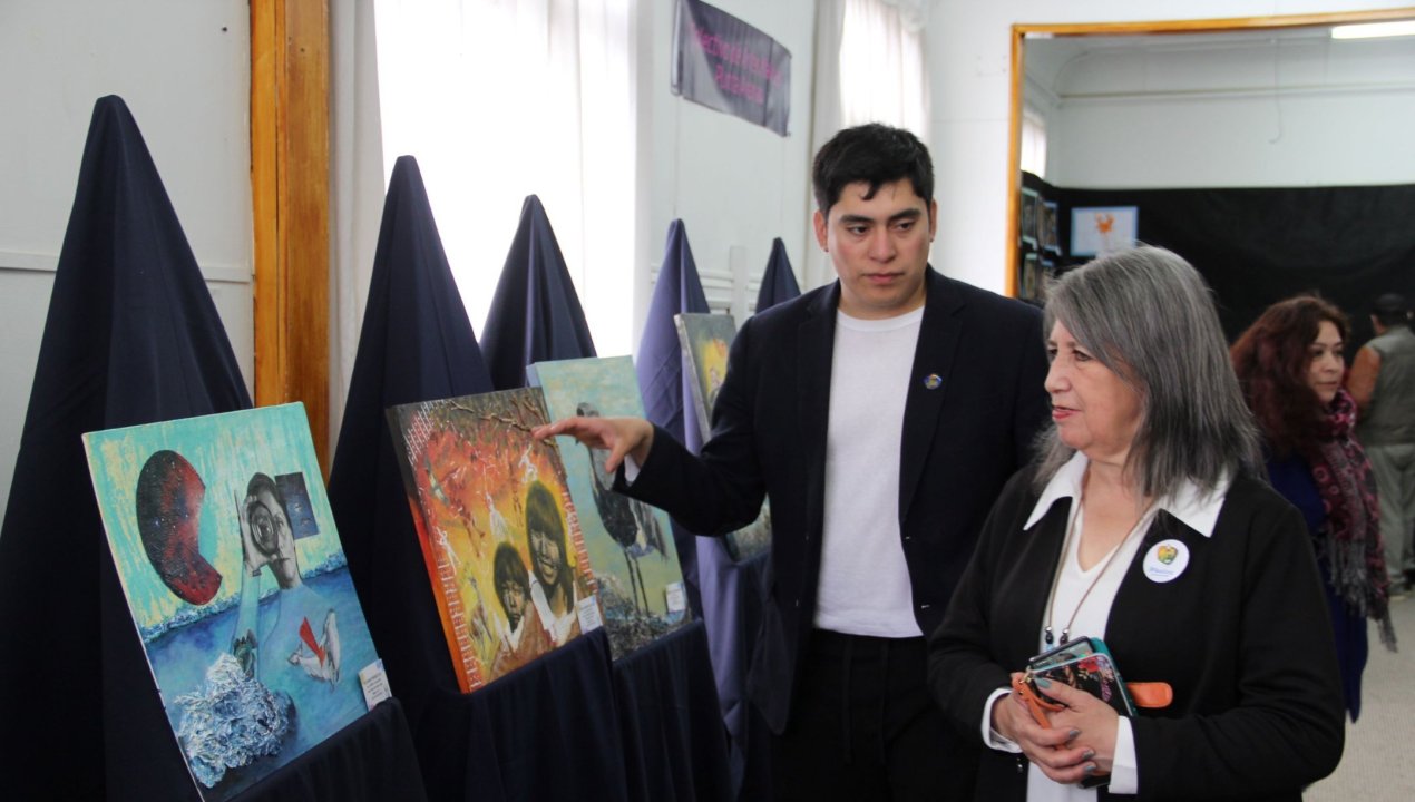 /mas-de-300-obras-visuales-unen-a-tres-generaciones-en-la-exposicion