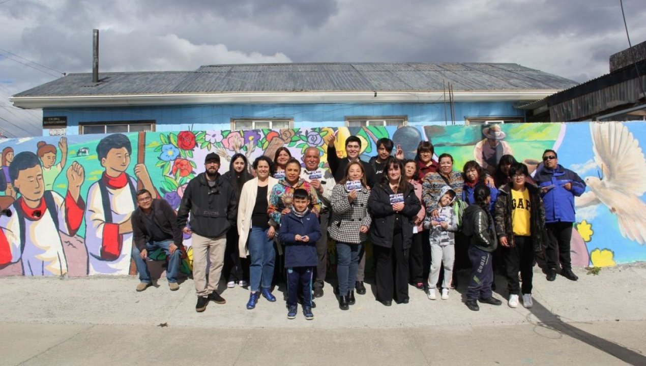 /vecinos-del-barrio-juan-pablo-ii-inauguran-obra-participativa-que-retrata