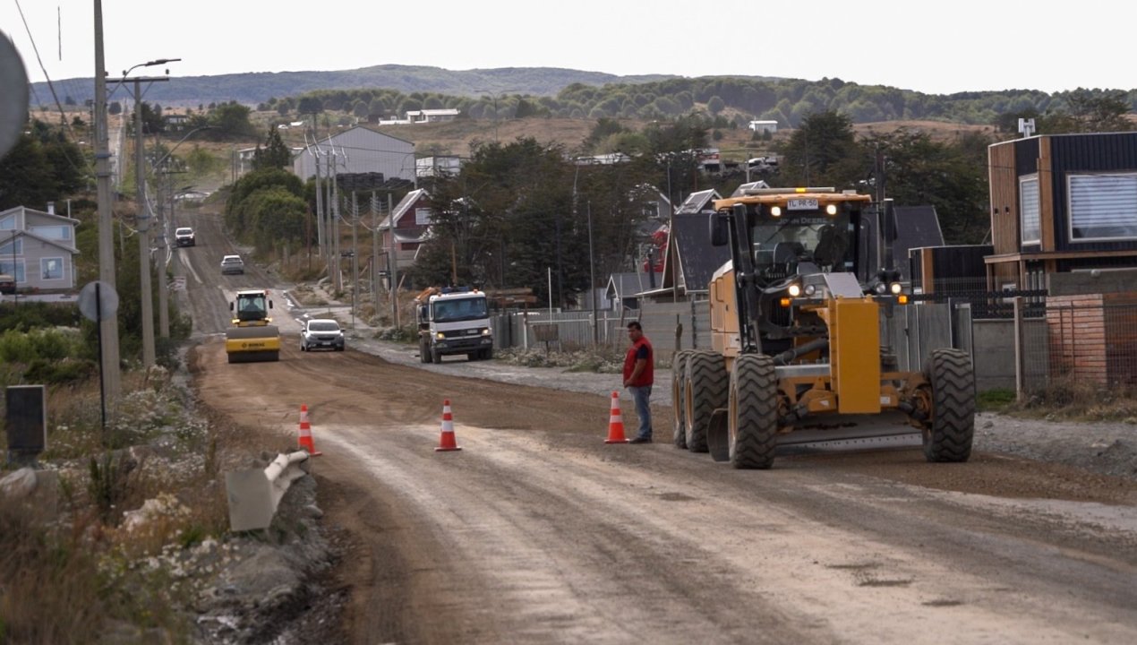 /municipio-refuerza-mantencion-de-caminos-periurbanos-previo-al-invierno