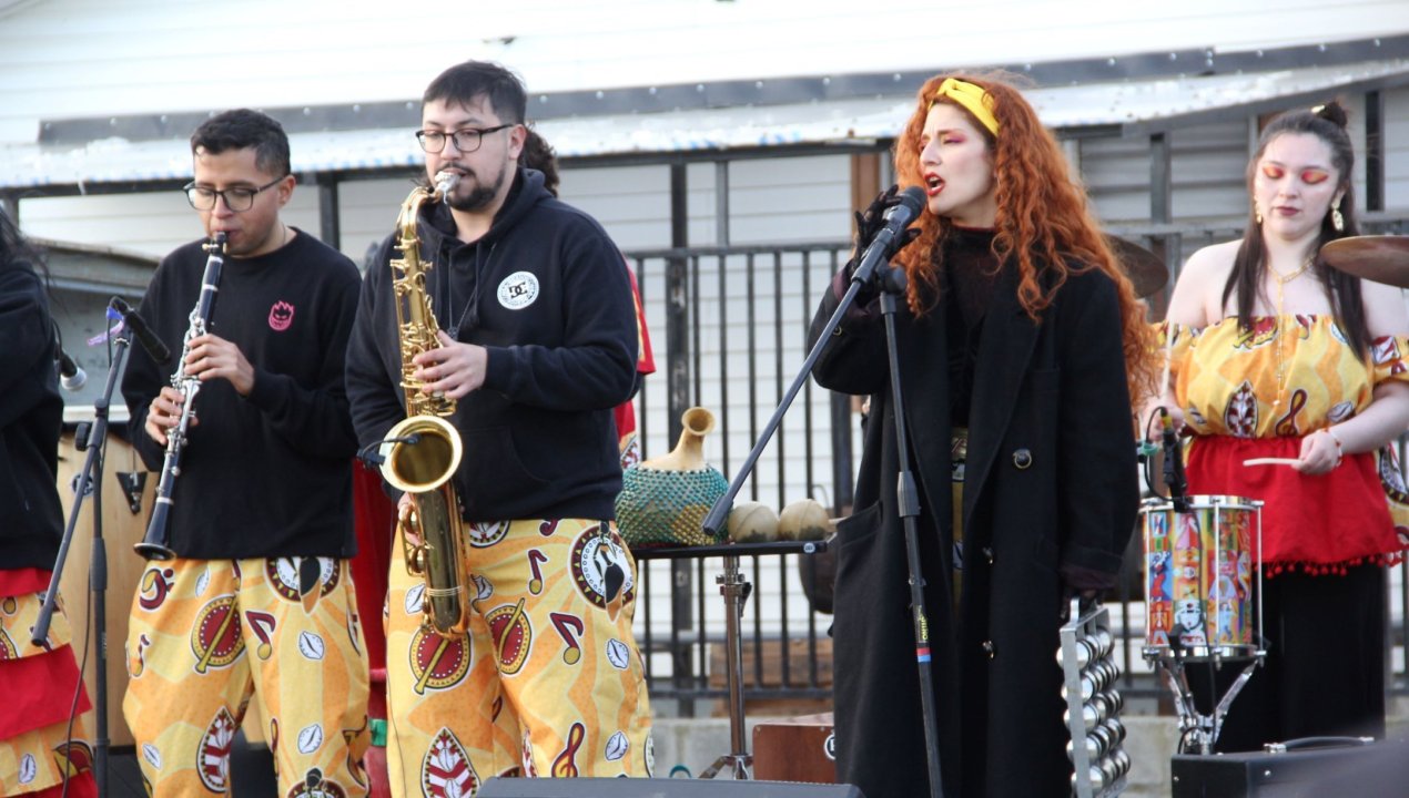 /carnaval-ruta-de-los-mares-inundo-de-color-y-alegria-barrios-de-punta
