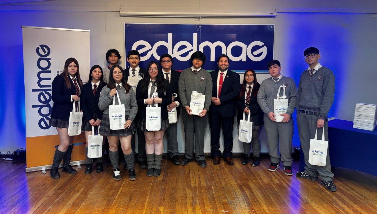 /edelmag-entrega-50-tablets-a-estudiantes-de-establecimientos-tecnicos-de