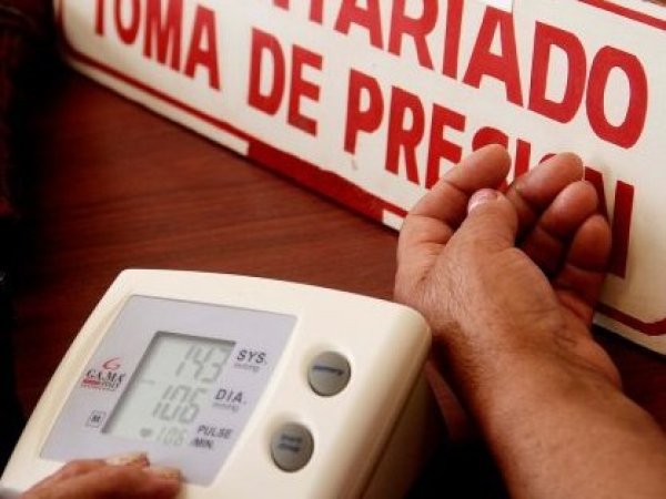 OMS alerta que un 36% de las personas en Chile tienen hipertensión