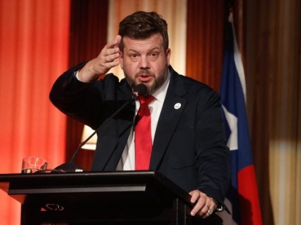 Johannes Kaiser propone polémico ajuste a la ley de aborto