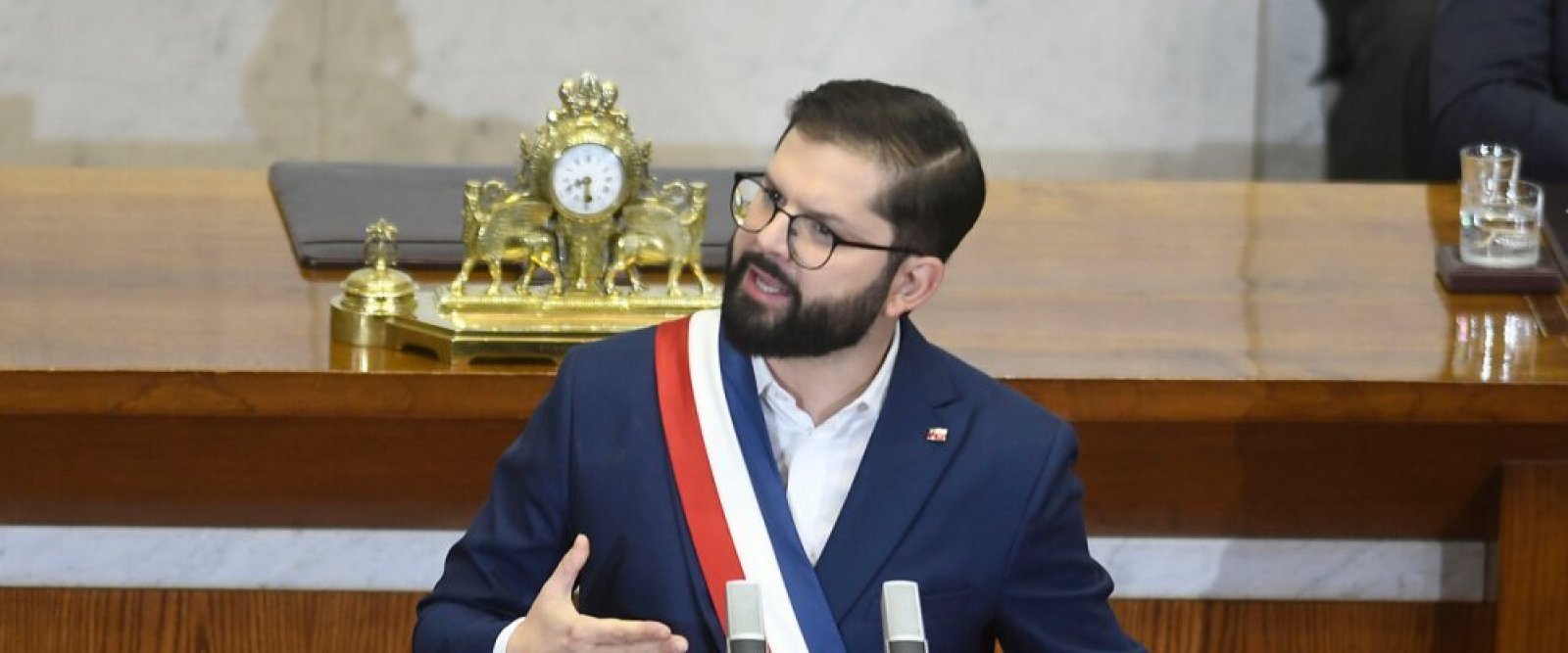 Boric alcanza aprobación más alta del año