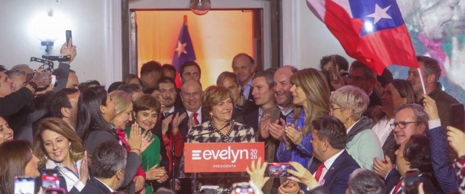 Familia de Piñera y exautoridades de su gobierno respaldaron a Matthei en su relanzamiento