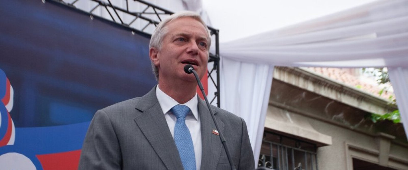 Kast evita responder a emplazamiento de Jara por dichos de diputado Meza