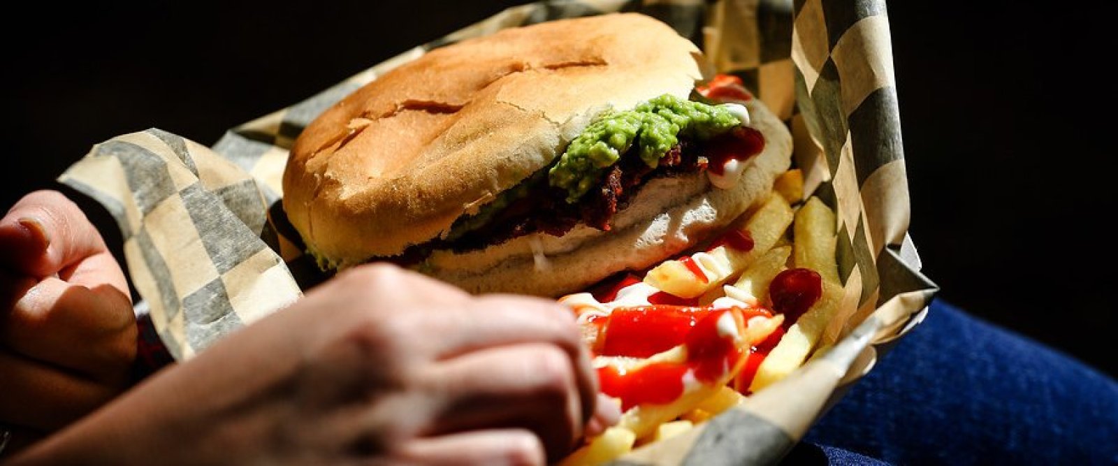 Informe revela que las ventas de comida rápida crecieron un 3% en Chile