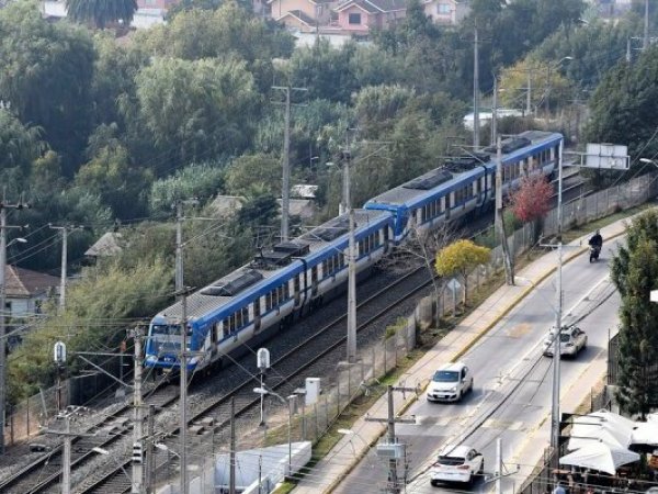Gobierno abre la puerta a estudios para evaluar tren entre Valparaíso y Santiago